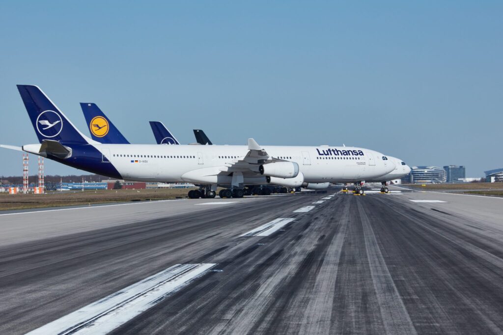 Lufthansa A340 scaled