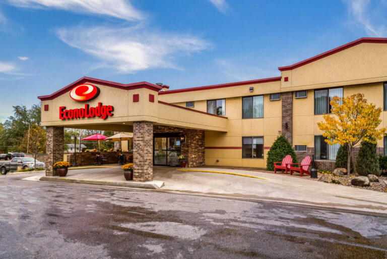 an econo lodge in Rochester Wisconsin source Choice hotels
