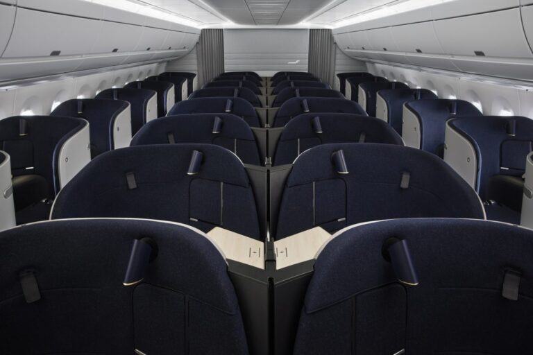 Finnair A350 Business Class Seats Frontview e1743792603390