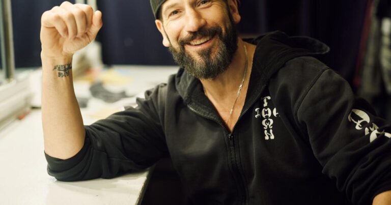 urlhttps3A2F2Fcalifornia times brightspot.s3.amazonaws.com2F3b2F232F42e70fea4bc4ac2ada06f07780e12F1502437 et jon bernthal ironbound 4403