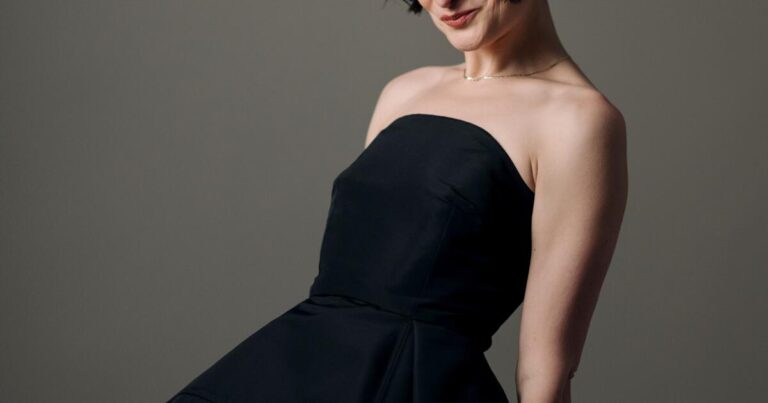 urlhttps3A2F2Fcalifornia times brightspot.s3.amazonaws.com2F772F0c2F31c0ec374adb920eafbab24170db2F1500349 et jenny slate 006