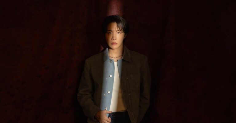 urlhttps3A2F2Fcalifornia times brightspot.s3.amazonaws.com2F7b2F4a2Fe048315c4b2b8004c2b86305ac0f2F1500185 et j hope bts jja 007