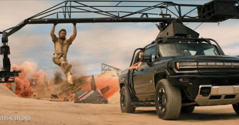 urlhttps3A2F2Fcalifornia times brightspot.s3.amazonaws.com2F9b2F6d2F39f532e94bb6a3d2c3d5efc03caa2Fcaption 3 the fall guy on a vehicle mounted arm