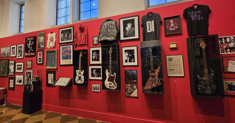 urlhttps3A2F2Fcalifornia times brightspot.s3.amazonaws.com2F9c2F682F9f845b1946e69c2ff64854c09a6e2Foc punk museum lede