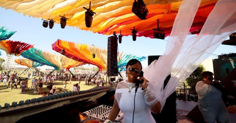 urlhttps3A2F2Fcalifornia times brightspot.s3.amazonaws.com2Fab2Fe12Ff261cb6b4d56a4cdcad716aed6842F1502000 et coachella day one 4092