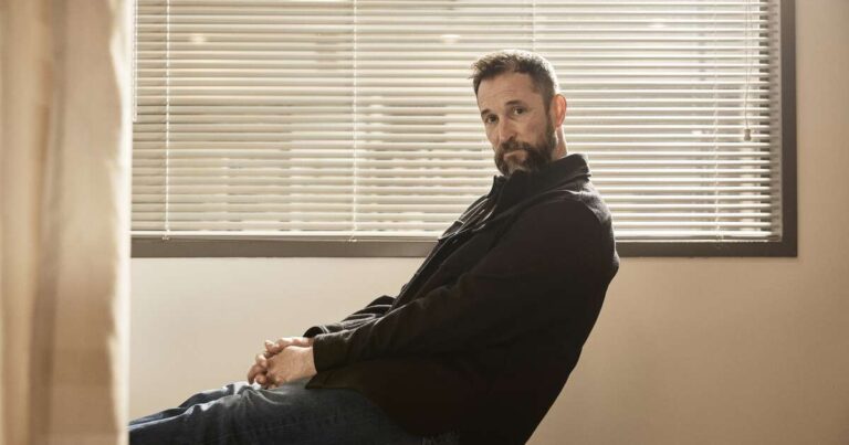urlhttps3A2F2Fcalifornia times brightspot.s3.amazonaws.com2Fe22F232F48d31ab34c6cbb18089059d889b72F1499469 et the pitt finale a conversation with noah wyle 3880