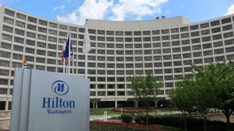 Hilton Washington sign